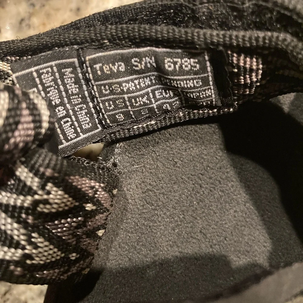Men's Size 9 Teva Velcro Strap Shock Pad Sandals - Picture 2 of 14